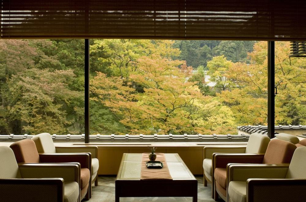 ホテル 山中温泉 花紫 加賀市 エクステリア 写真